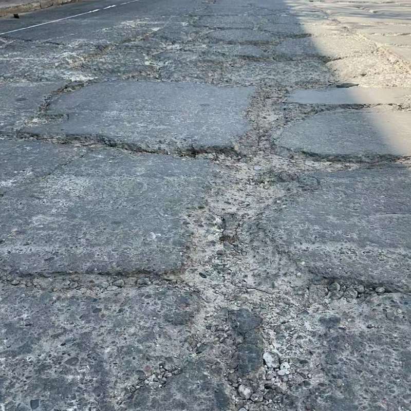 曲江路面起砂露石子修补料